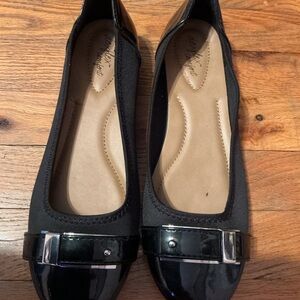 Dexflex Comfort Black Flats with Patent Accents